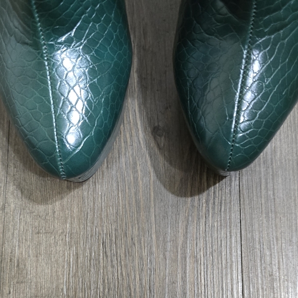 Shoe Dazzle Fifi Green Faux Leather Croc Platform Ankle Booties 8 - Picture 7 of 14